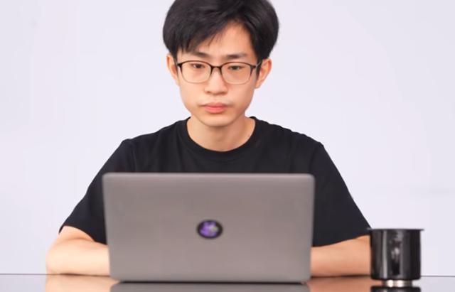 何同学是哪里人（何同学身份）