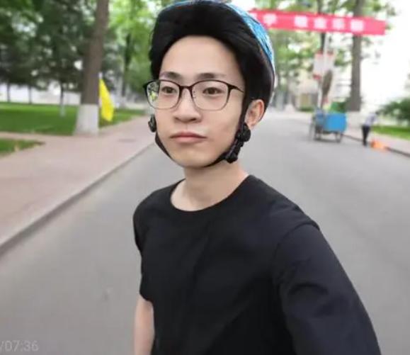 何同学是哪里人（何同学身份）