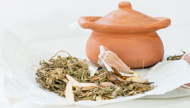 喝中药忌口哪些食物清单，大姨妈喝中药忌口哪些食物