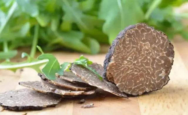 进口鱼子酱多少钱一斤（鲟鱼鱼子酱多少钱一斤）