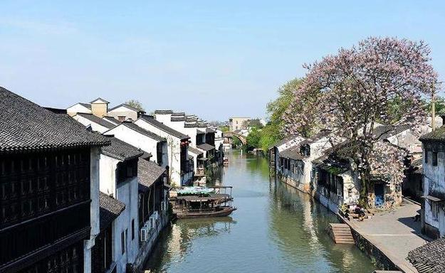 这是一个旅游的好地方，适合夫妻旅游的好地方