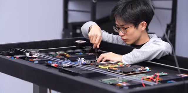 何同学是哪里人（何同学身份）