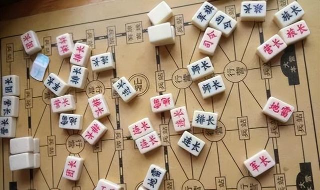陆战棋的玩法演示视频（陆战棋游戏规则视频教学）