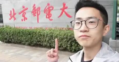 何同学是哪里人（何同学身份）