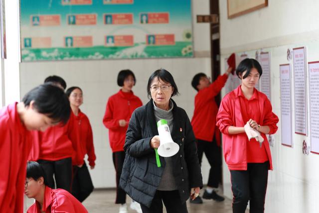 张桂梅事迹的启发与思考作文，张桂梅事迹师德师风心得