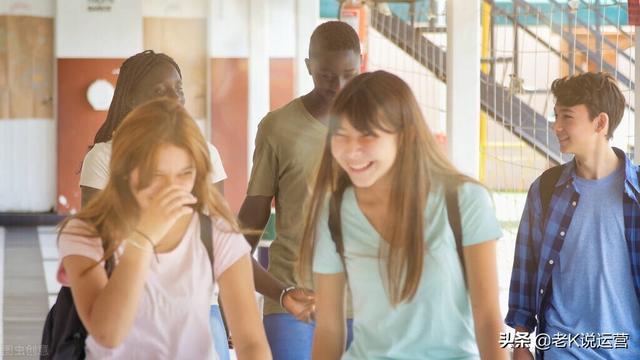 0秒搞笑小短片剧本教室（30秒搞笑小短片剧本哑剧）"