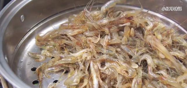 小虾吃什么怎么养活，特别小的小虾吃什么