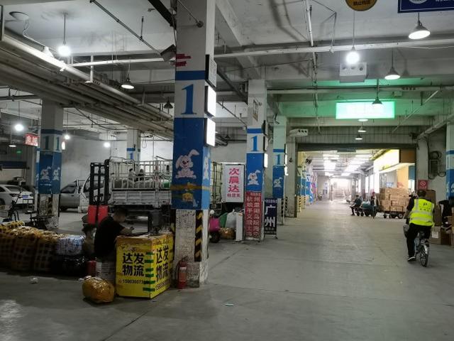 郑州服装批发市场在哪里进货，郑州服装批发市场在哪里有潮流时尚