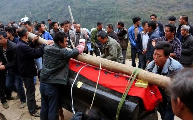 国家推行火葬的隐因，国家实行火葬的真正目的