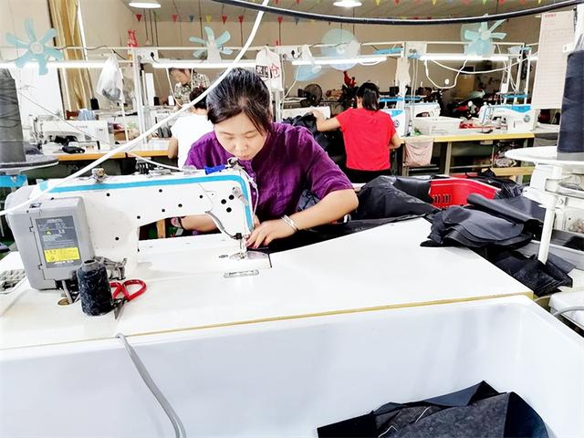 服装批发网站有哪些平台厂家直销（服装批发都有哪些网站）