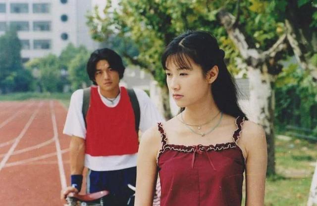 翁帆为97岁杨振宁产下一子是真的吗，翁帆个人资料简历