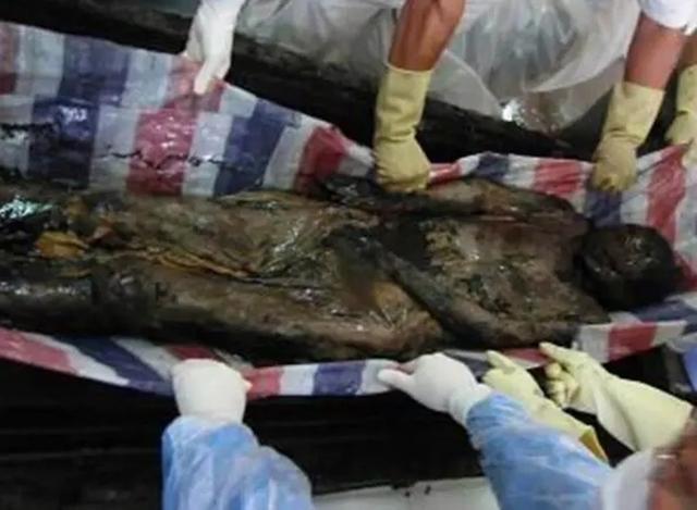 千年古墓挖出活女尸古人，千年古墓挖出活女尸,考古界轰动了