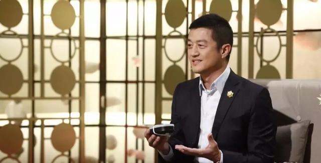 翁帆为97岁杨振宁产下一子是真的吗，翁帆个人资料简历