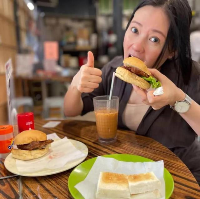 黄色一及片，《蜜桃》三级片女星现身街头吃美食，「无人认得出」