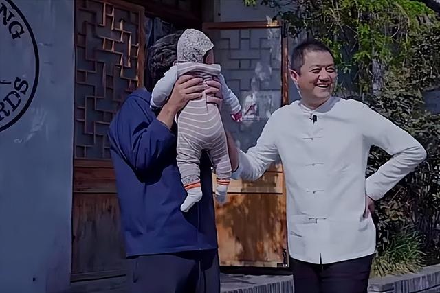 翁帆为97岁杨振宁产下一子是真的吗，翁帆个人资料简历