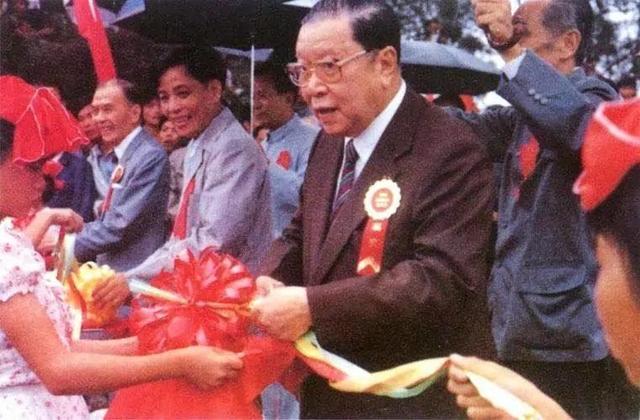 香港最牛的家族排行榜在哪里看，香港十大家族排行榜