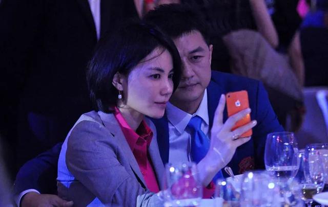 翁帆为97岁杨振宁产下一子是真的吗，翁帆个人资料简历