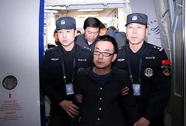 害黄海波的大佬是韩三平吗，韩三平和黄海波什么关系