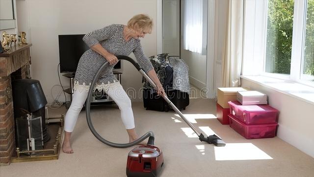 陪老人聊天住家8000汕头,陪老人聊天住家8000桥头宏达招阿姨吗