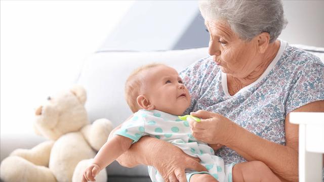 陪老人聊天住家8000汕头,陪老人聊天住家8000桥头宏达招阿姨吗