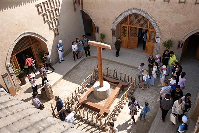 河南惊现诡异村庄，村民整天昼伏夜出，武警到来立刻保护整个村子