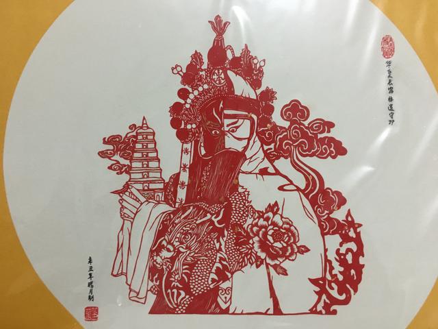 西西人艺体，大学生梁少华：剪纸艺术里的小眼界和大眼界