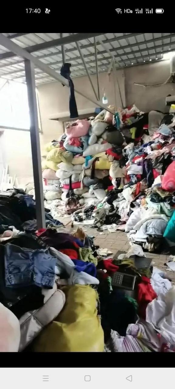 一吨衣服五百元哪批发，衣服一吨500元的厂家批发这么回事