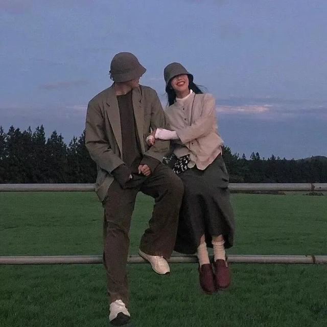 qq情侣网名两个字，qq情侣网名简单干净