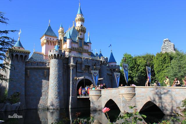 迪士尼城堡背景图高清，迪士尼城堡背景图夜晚高清壁纸