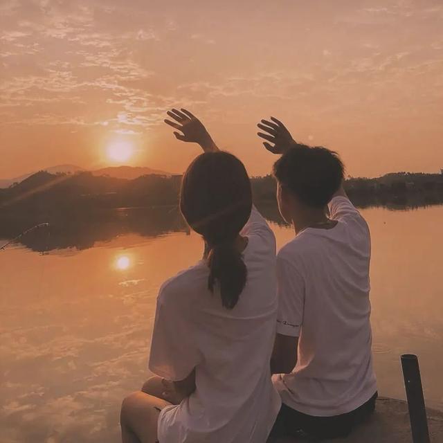 qq情侣网名两个字，qq情侣网名简单干净