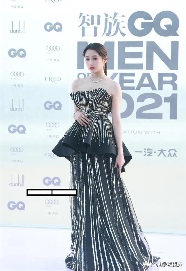 青娱极品盛宴国产精品分类，GQ盛典：baby美背惊艳全场，金晨抹胸高开叉，周冬雨小身材大气势