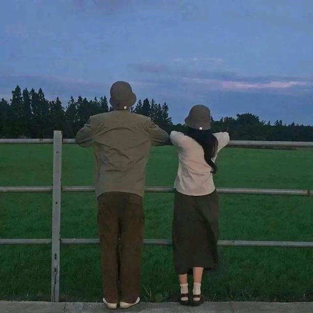 qq情侣网名两个字，qq情侣网名简单干净