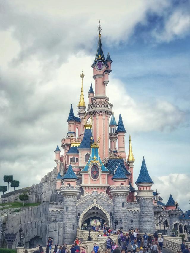 迪士尼城堡背景图高清，迪士尼城堡背景图夜晚高清壁纸