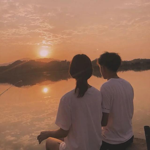 qq情侣网名两个字，qq情侣网名简单干净