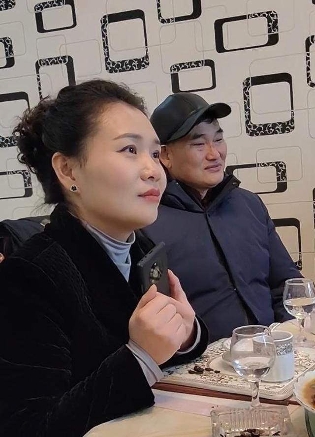 朱之文搂着于文华，朱之文和于文华怎么回事