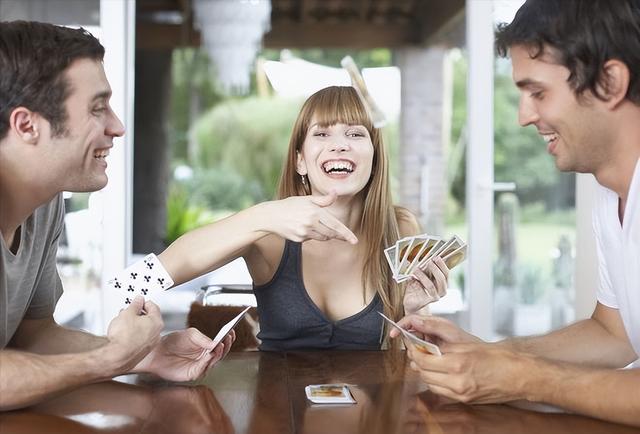 两对情侣一起出去玩合适吗图片，两对情侣一起出去玩合适吗英文