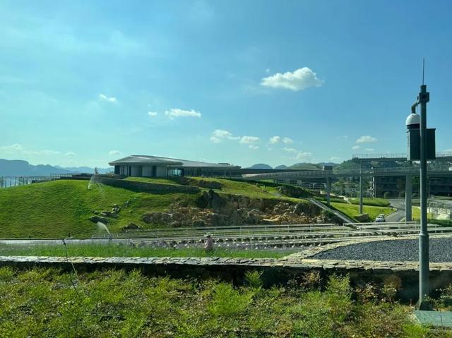 富士康13连跳事件案例分析,富士康13连跳事件案例分析报告