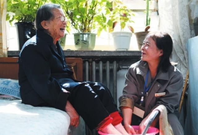 9岁独居老人诚聘住家保姆联系电话,69岁独居老人诚聘住家保姆上海"