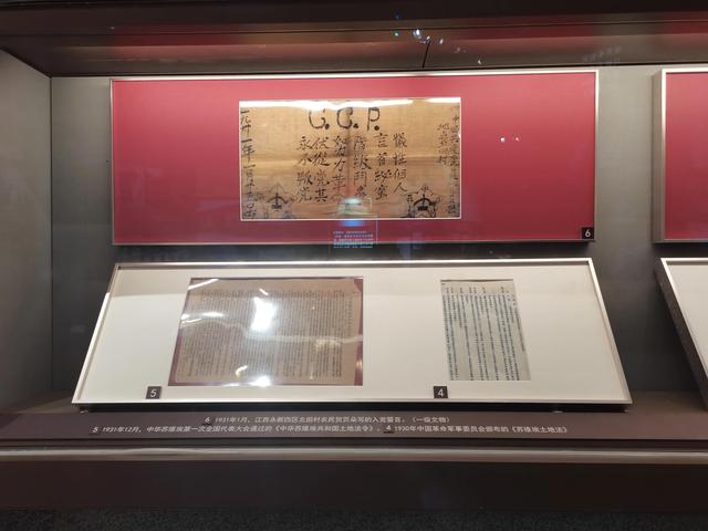 入党宣誓举哪个手掌心向哪里,入党宣誓时举哪只手