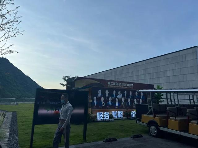 富士康13连跳事件案例分析,富士康13连跳事件案例分析报告