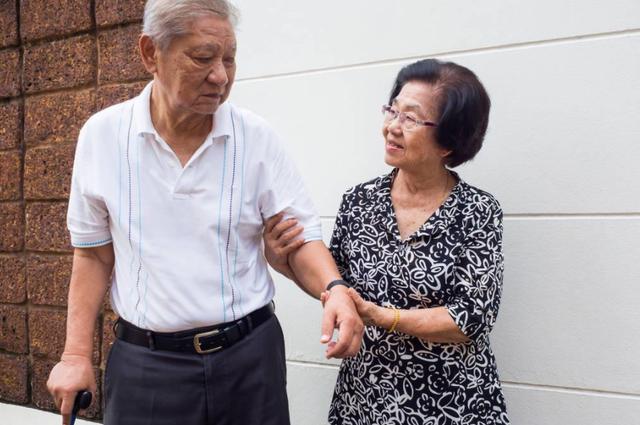 9岁独居老人诚聘住家保姆联系电话,69岁独居老人诚聘住家保姆上海"