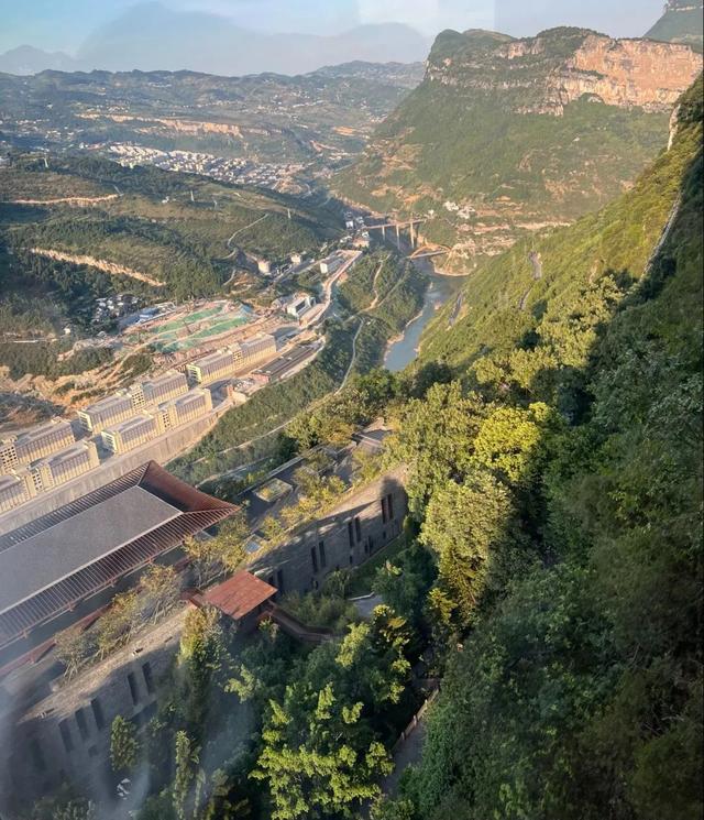 富士康13连跳事件案例分析,富士康13连跳事件案例分析报告