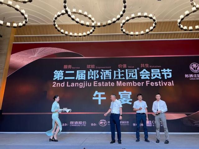 富士康13连跳事件案例分析,富士康13连跳事件案例分析报告