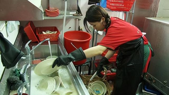 形容宝妈上班赚钱的句子搞笑,形容宝妈上班赚钱的句子搞笑说说