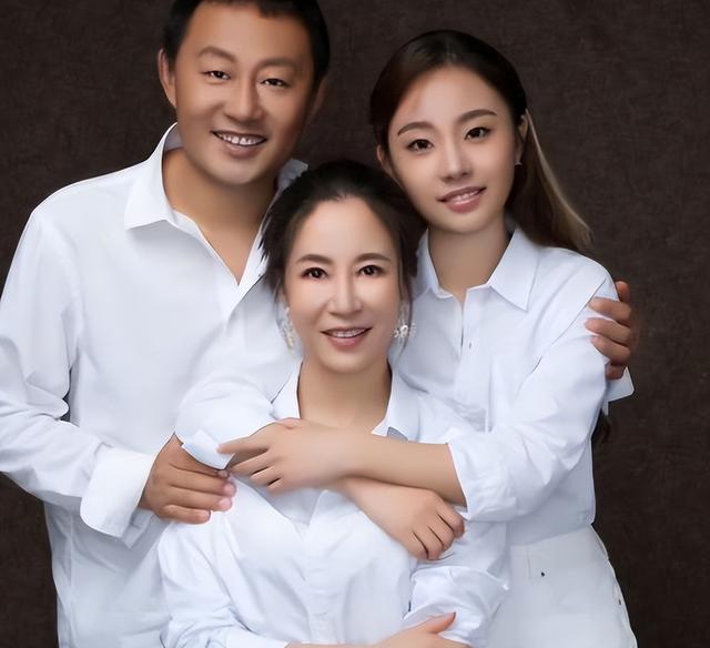 “最孤独”冠军晒近照！曾夺金时无一人祝贺，如今一家3口很幸福