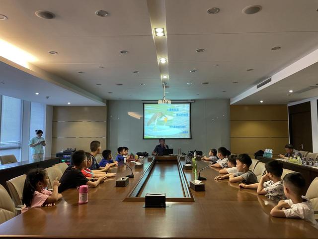 什么工作可以带小孩又能上班有寒暑假,什么工作可以带小孩又能上班有寒暑假的