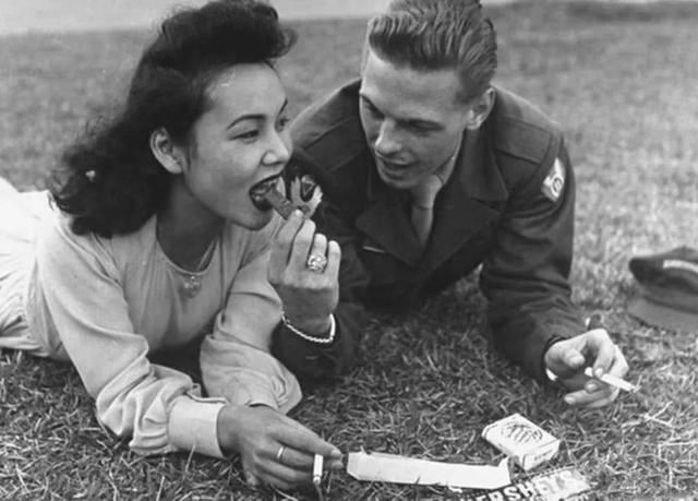 日本风尘女子74岁仍站街，被抓进警局22次，却备受国人尊敬