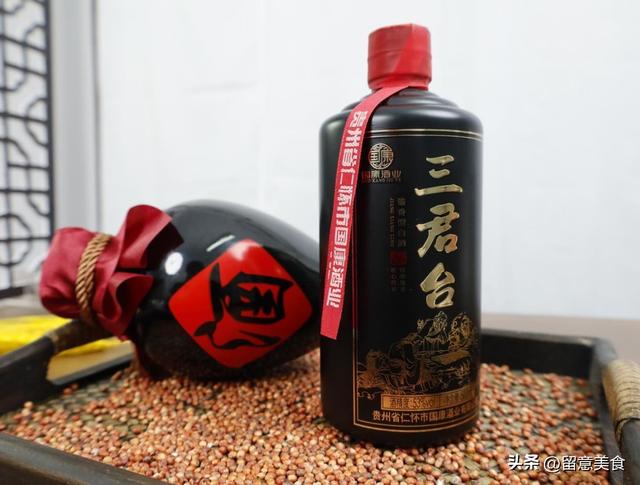 烟酒店住人违法吗，烟酒店住人违法吗怎么举报