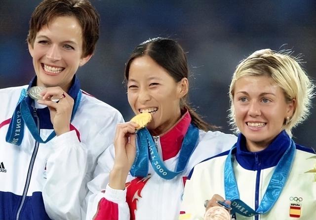 “最孤独”冠军晒近照！曾夺金时无一人祝贺，如今一家3口很幸福