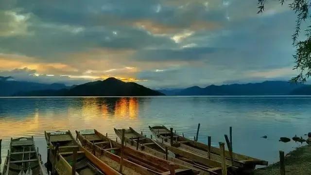 什么的吃草填上合适的词语,什么地吃草填上合适的词语